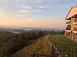 Whitney Mountain Lodge