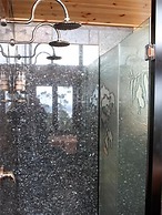 Woodbridge Hill Hideaway