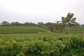 Barristers Block Vigneron Villa