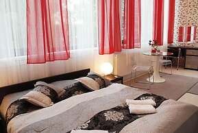 Hotel Black & White