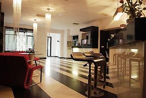 Hotel Black & White