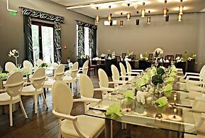 Hotel Black & White