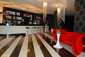 Hotel Black & White