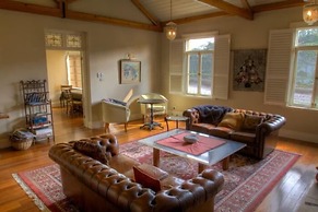 Tizzana Winery Bed & Breakfast