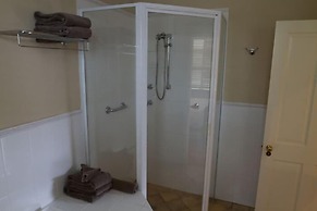 Tizzana Winery Bed & Breakfast