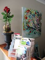 Fat Owl Motel, Bar & Eatery