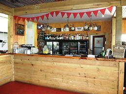 Fat Owl Motel, Bar & Eatery