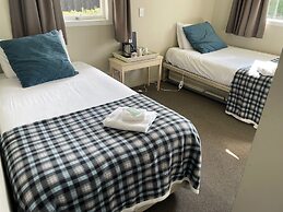 Fat Owl Motel, Bar & Eatery