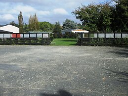 Fat Owl Motel, Bar & Eatery