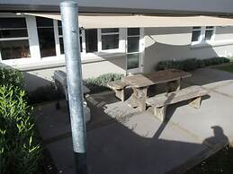 Fat Owl Motel, Bar & Eatery