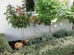 Fat Owl Motel, Bar & Eatery