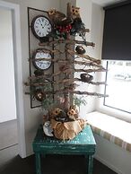 Fat Owl Motel, Bar & Eatery