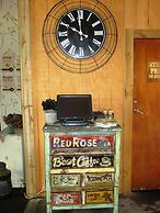 Fat Owl Motel, Bar & Eatery