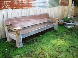 Fat Owl Motel, Bar & Eatery