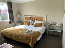 Fat Owl Motel, Bar & Eatery