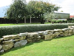 Fat Owl Motel, Bar & Eatery