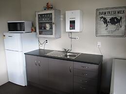 Fat Owl Motel, Bar & Eatery