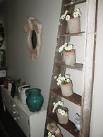 Fat Owl Motel, Bar & Eatery