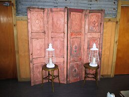 Fat Owl Motel, Bar & Eatery