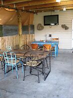 Fat Owl Motel, Bar & Eatery