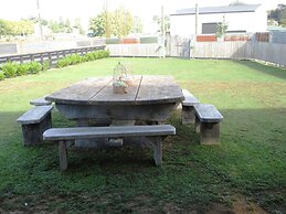 Fat Owl Motel, Bar & Eatery