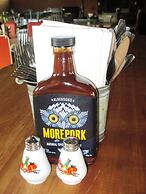 Fat Owl Motel, Bar & Eatery