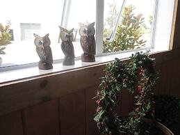 Fat Owl Motel, Bar & Eatery