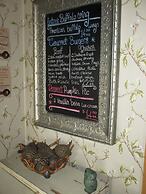 Fat Owl Motel, Bar & Eatery