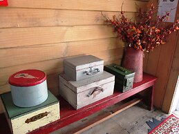 Fat Owl Motel, Bar & Eatery