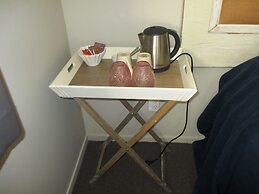 Fat Owl Motel, Bar & Eatery