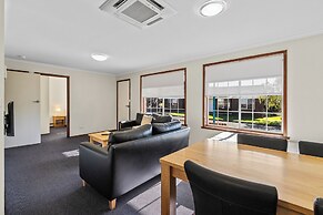 Riverfront Motel & Villas