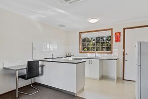 Riverfront Motel & Villas