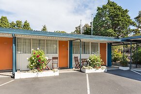 Riverfront Motel & Villas