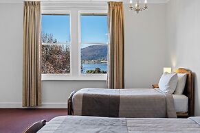 Riverfront Motel & Villas