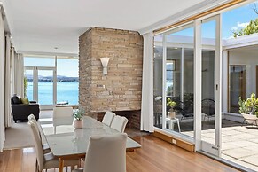 Riverfront Motel & Villas