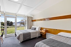 Riverfront Motel & Villas