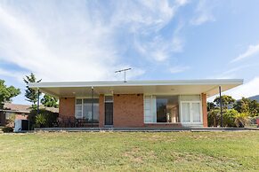 Riverfront Motel & Villas