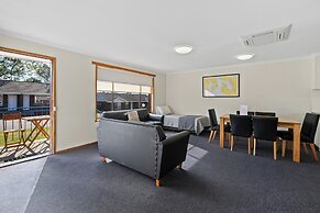 Riverfront Motel & Villas