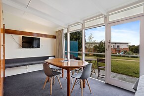 Riverfront Motel & Villas