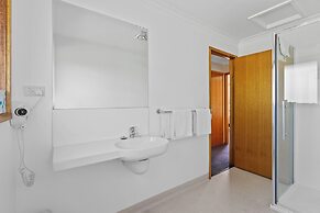 Riverfront Motel & Villas