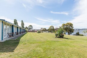 Riverfront Motel & Villas