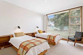 Riverfront Motel & Villas