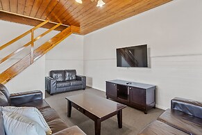 Riverfront Motel & Villas