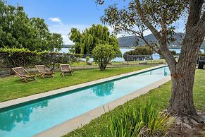 Riverfront Motel & Villas