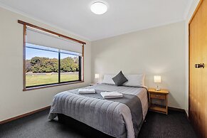 Riverfront Motel & Villas