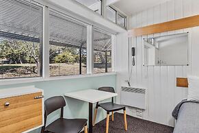 Riverfront Motel & Villas