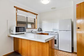 Riverfront Motel & Villas