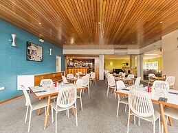 Riverfront Motel & Villas