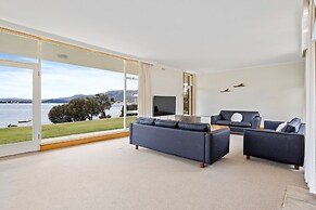 Riverfront Motel & Villas