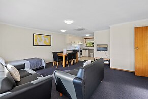 Riverfront Motel & Villas